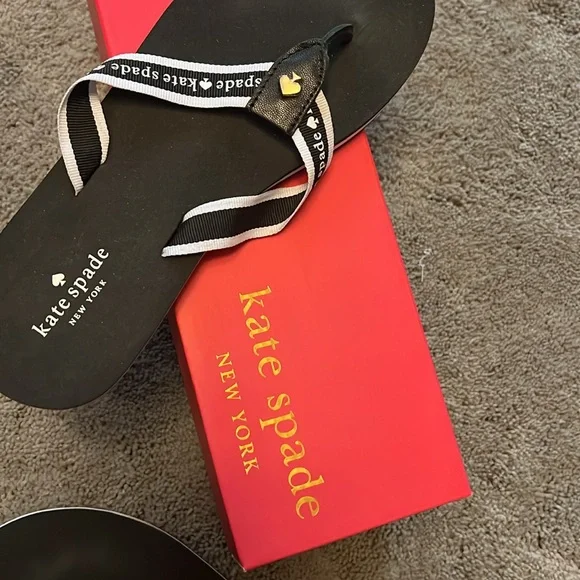 Kate Spade Fable Black Flip Flops 8 - Picture 2 of 11